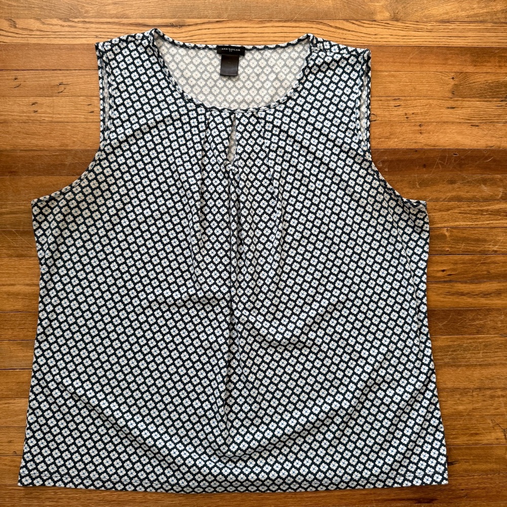 Ann Taylor Black and White Sleeveless Patterned Shell
